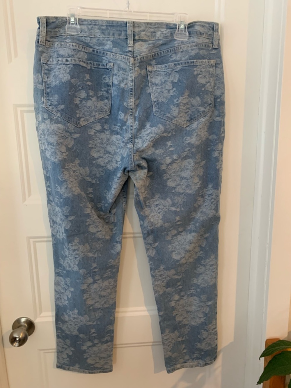 NYDJ jeans light Blue Floral Print Women’s ankle Jeans - Picture 3 of 3